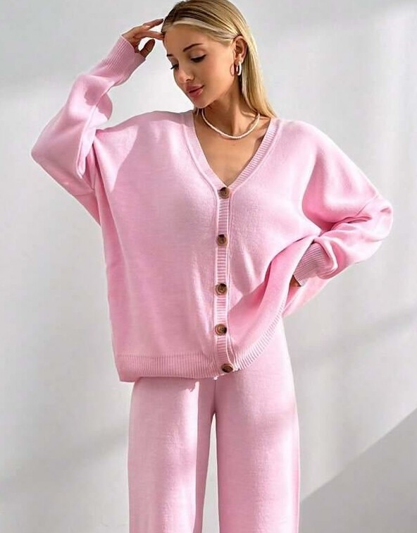 RÓŻOWY SWETER GUZIKI