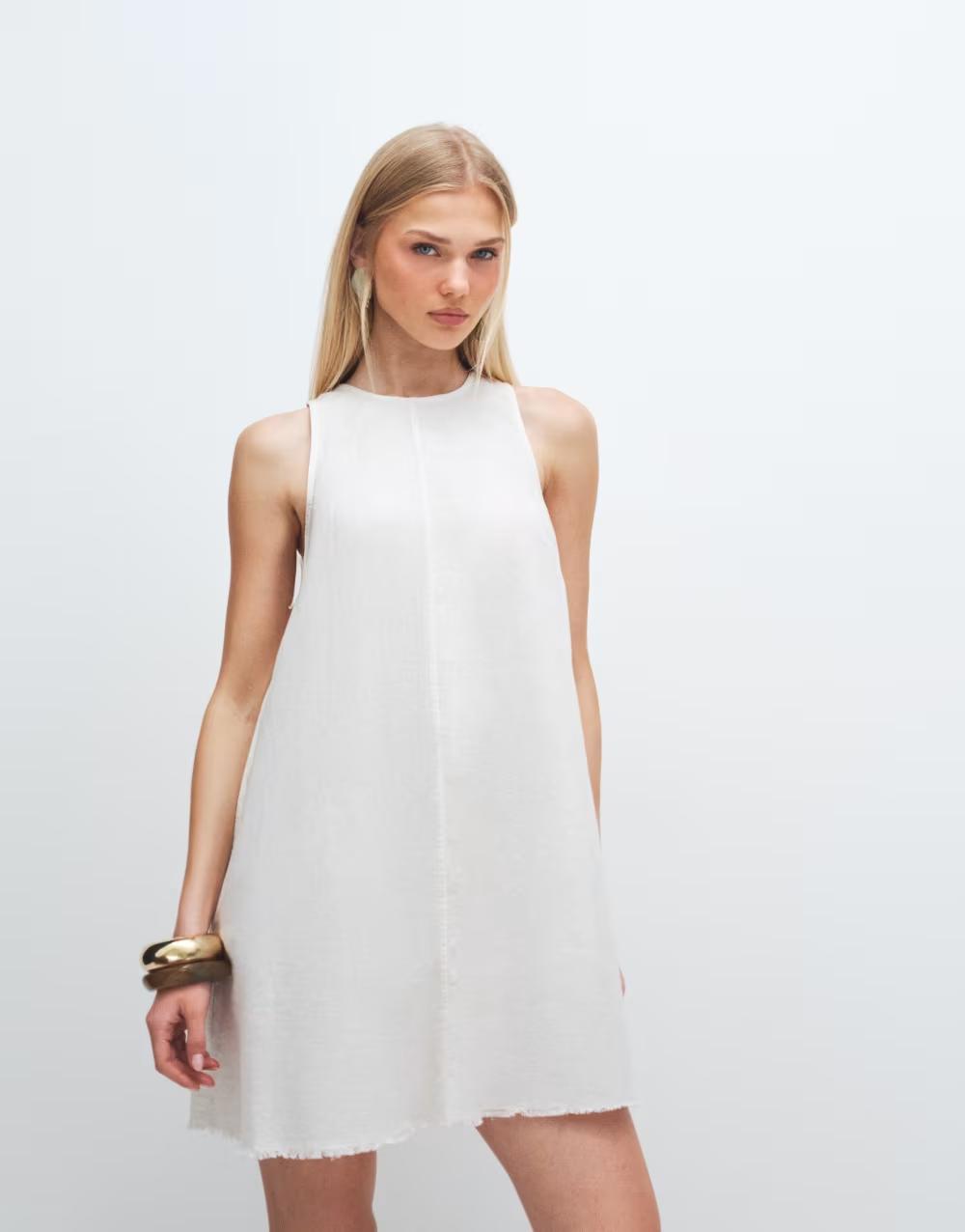 biała trapezowa mini sukienka z domieszką lnu