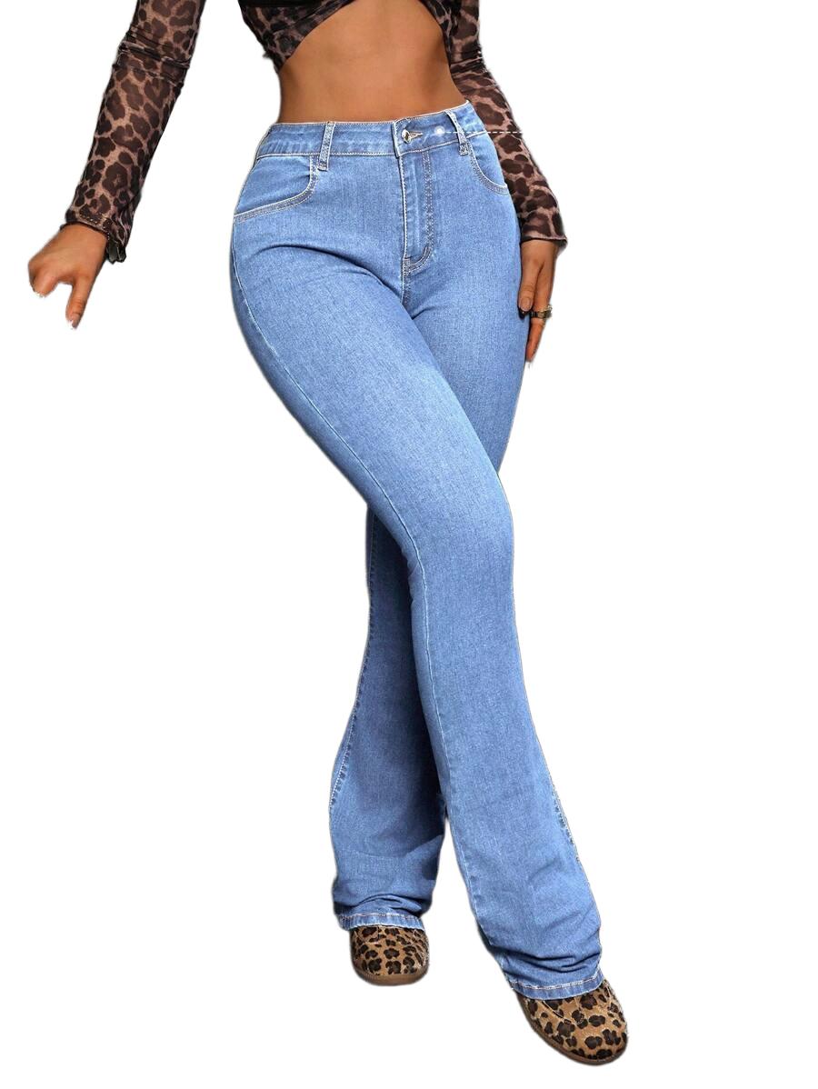 niebieskie spodnie jeans dzwony