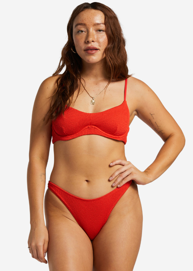 dół od bikini tekstura marszczenia