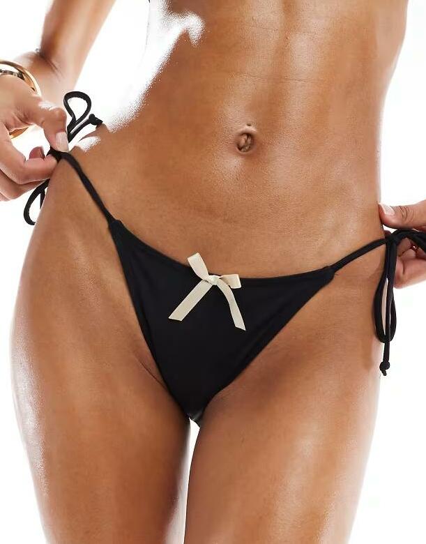 CZARNY DÓŁ OD BIKINI Z KOKARDKĄ