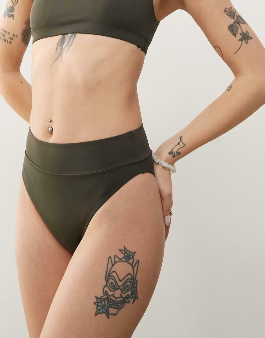 zielony dół od bikini