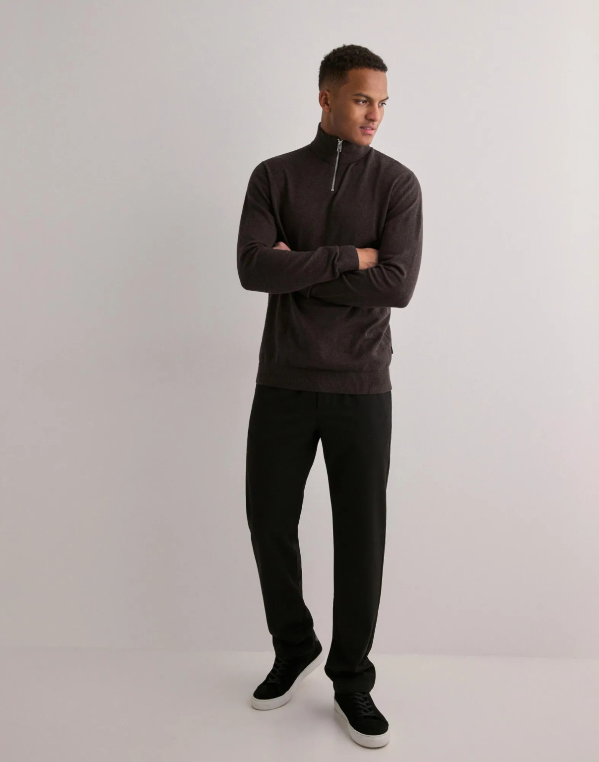 BRĄZOWY SWETER STÓJKA