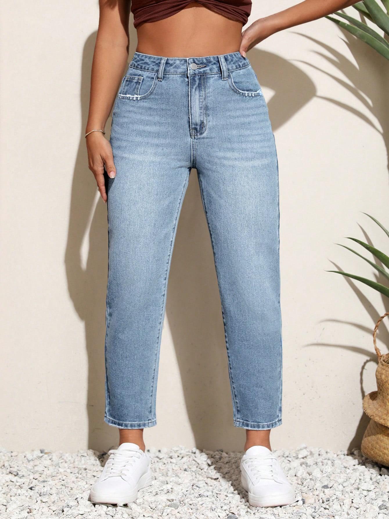 niebieskie spodnie jeans