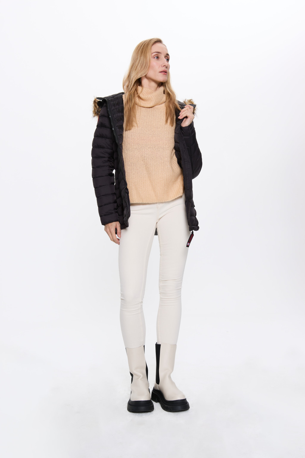 CZARNA KURTKA Z KAPTUREM OLCW805AE-BLACK