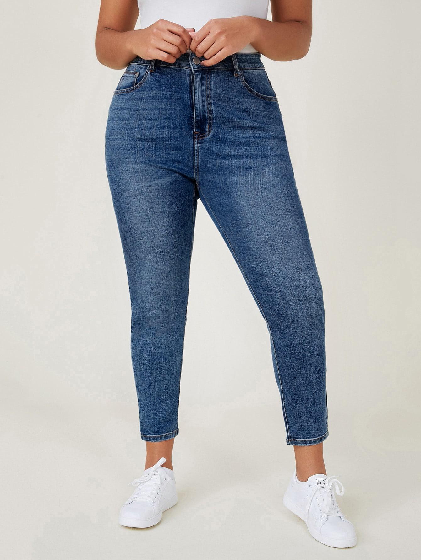 niebieskie spodnie jeans 