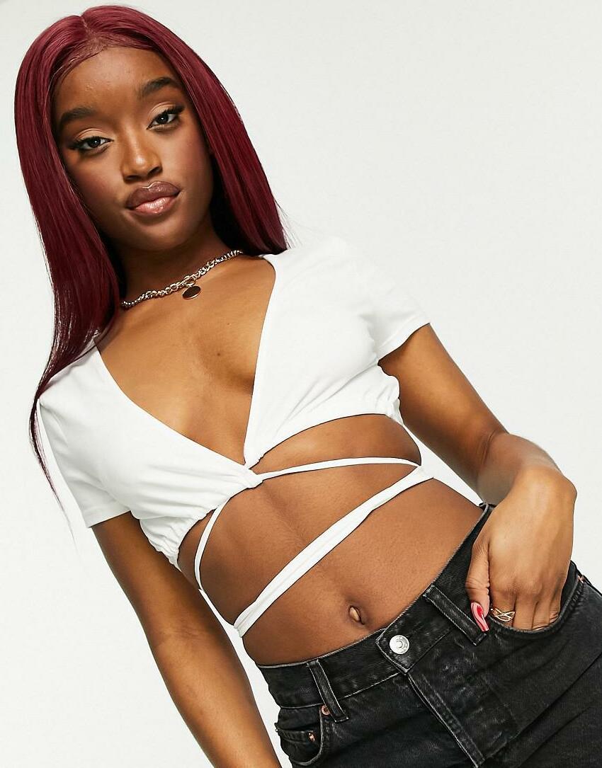 BIAŁY WIĄZANY CROP TOP