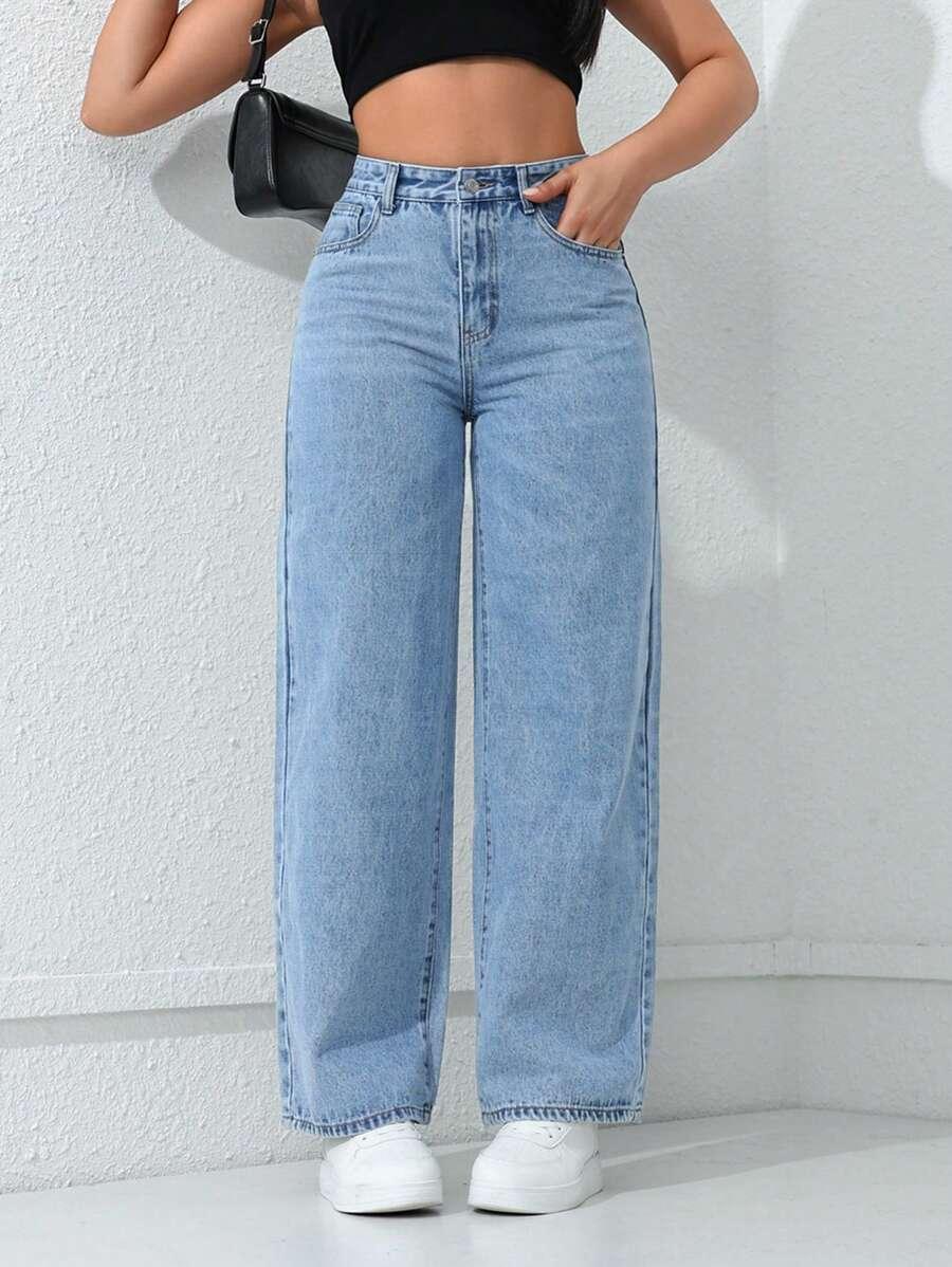 niebieskie spodnie jeans