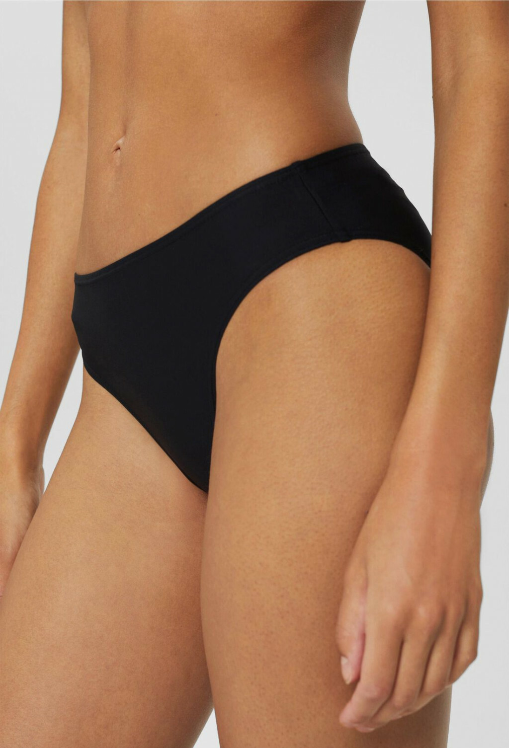CZARNY DÓŁ OD BIKINI
