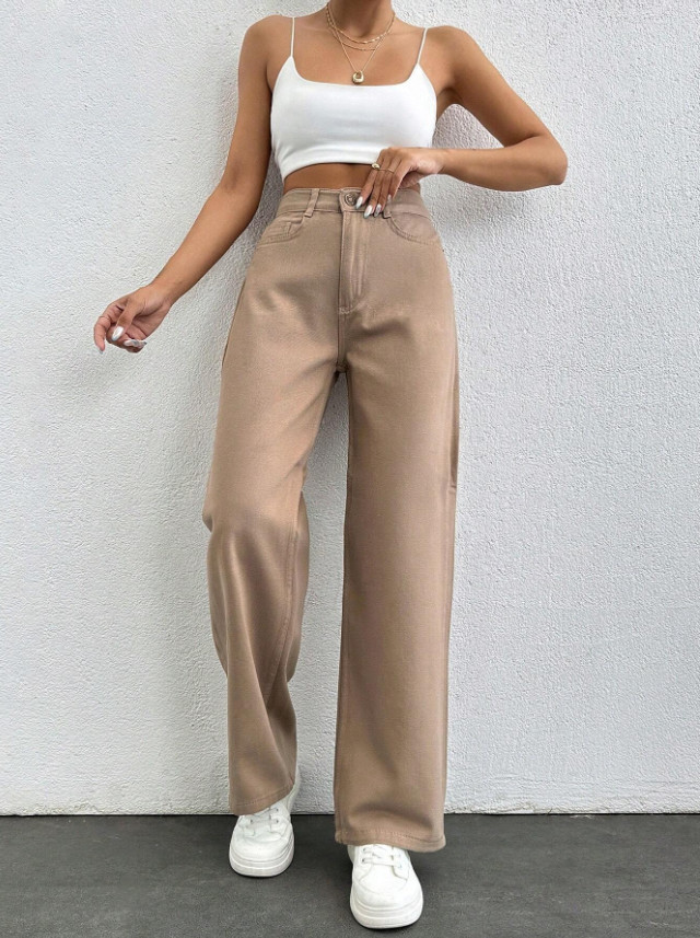beżowe spodnie jeans