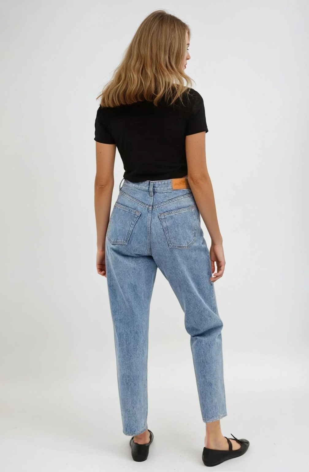 niebieskie spodnie jeans kieszenie