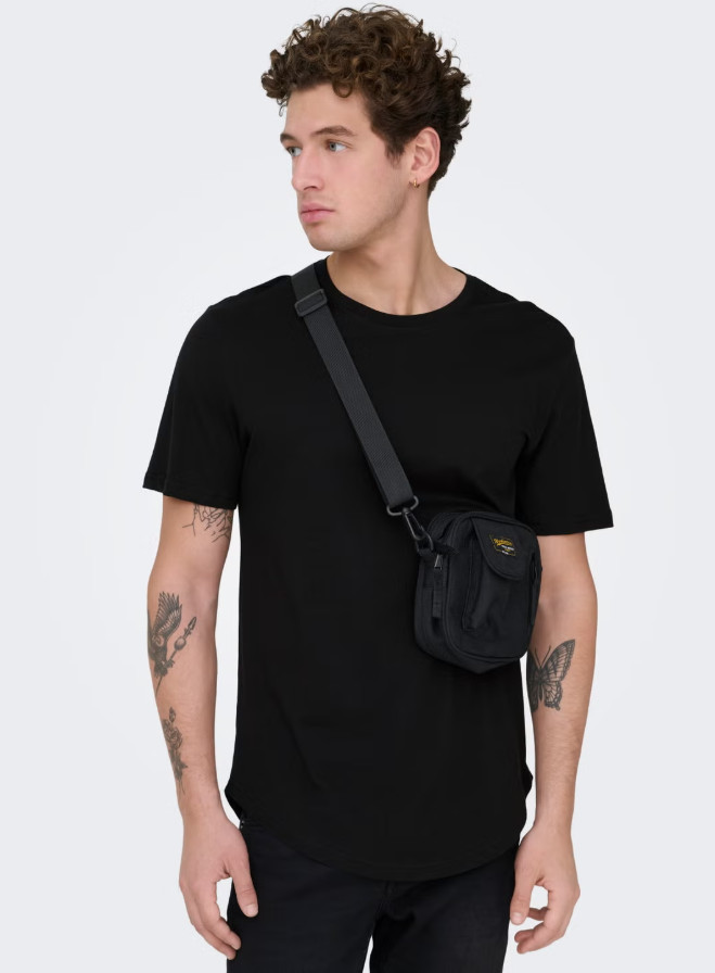 czarny t-shirt okrągły dekolt krótki rękaw