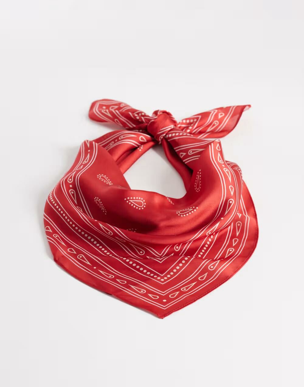 czerwona satynowa apaszka bandana paisley print