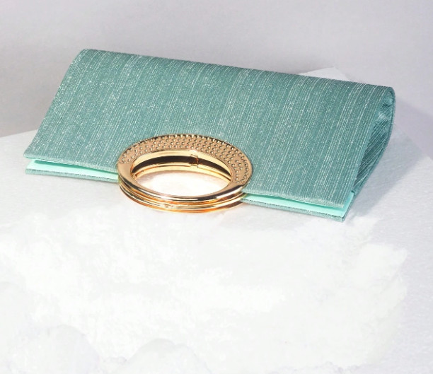 zielona torebka zdobienie połysk 