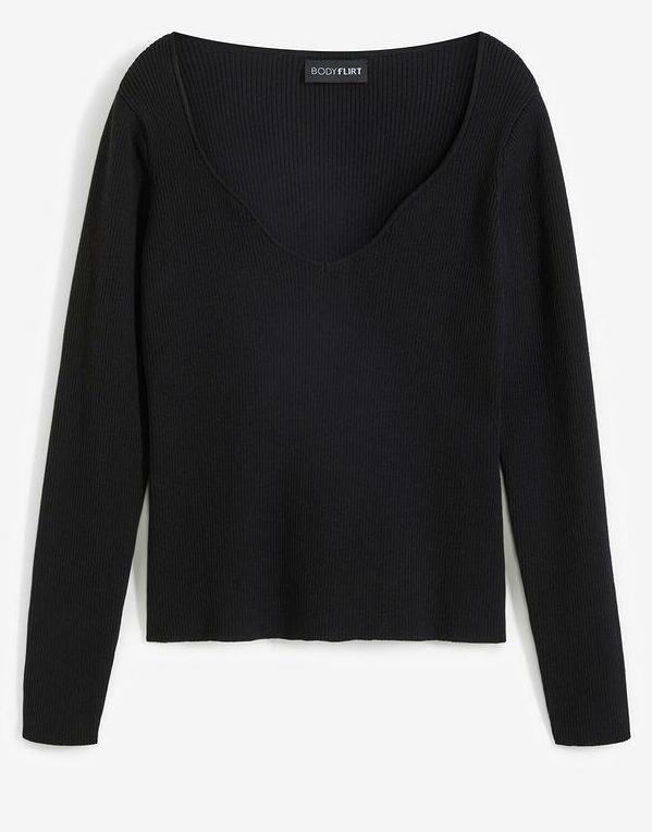 SWETER Z DEKOLTEM W SERCE