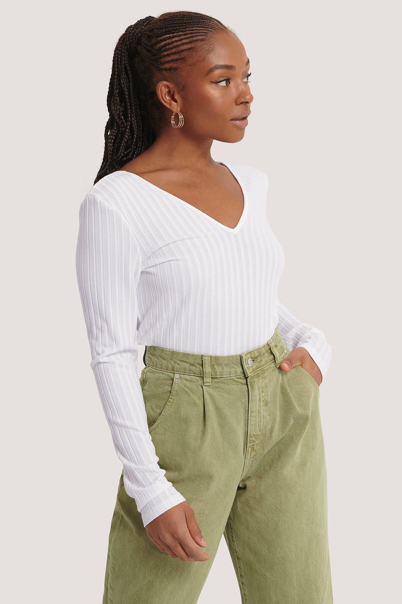 biała bluzka v-neck