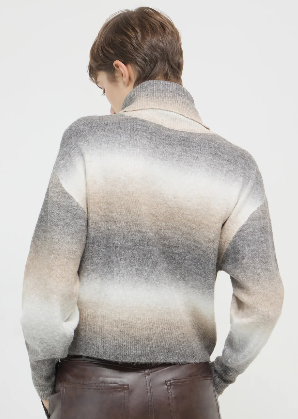 sweter z golfem ombre 