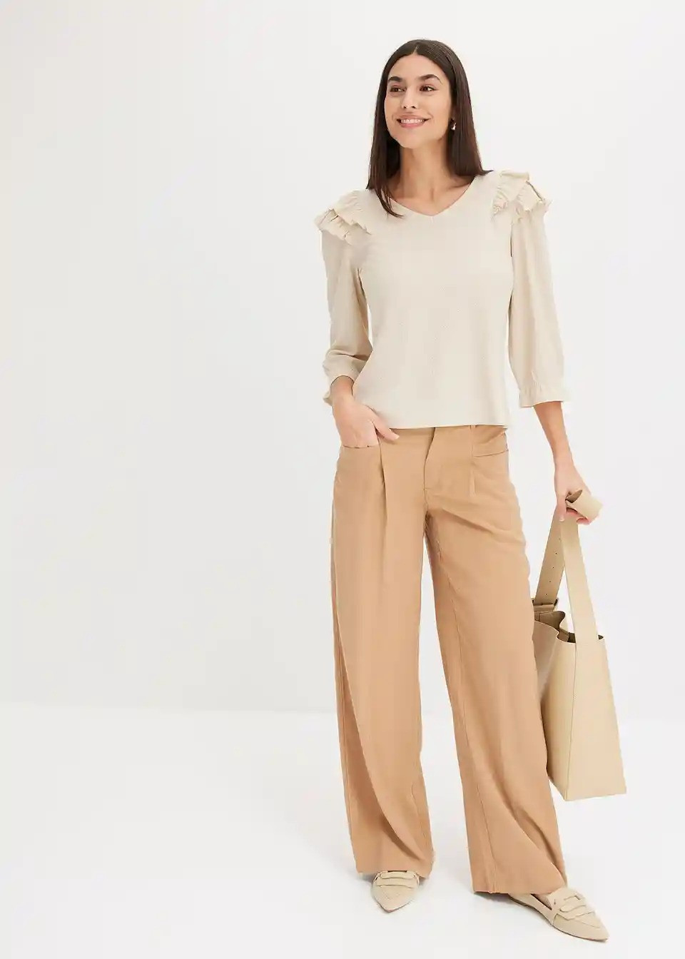beżowa bluzka struktura v neck