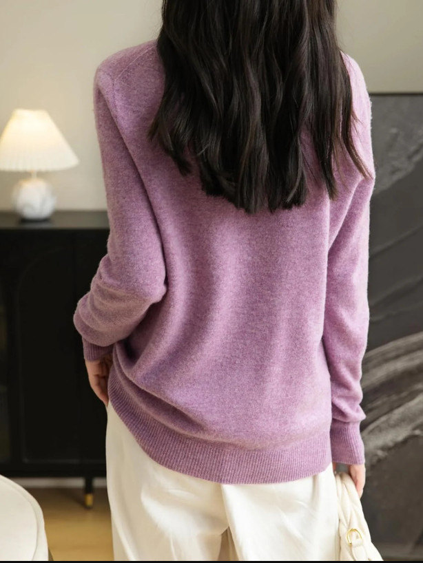 wełniany fioletowy sweter v-neck