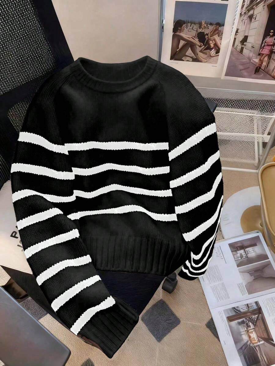 dzianinowy sweter wzór paski 