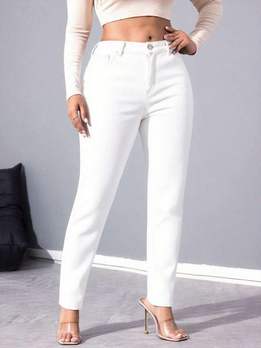 białe jeansy casual