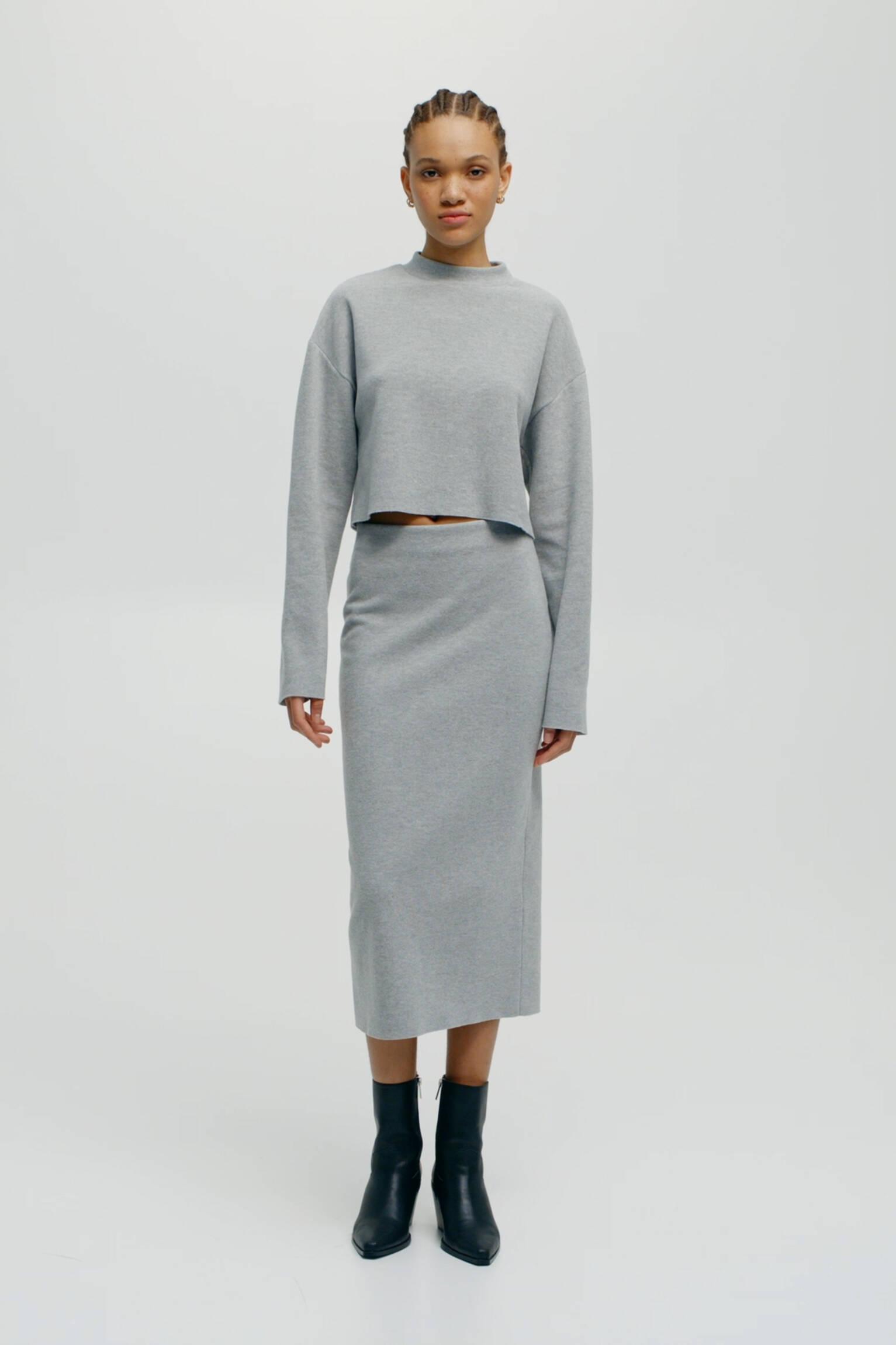 szary komplet sweter spódnica 