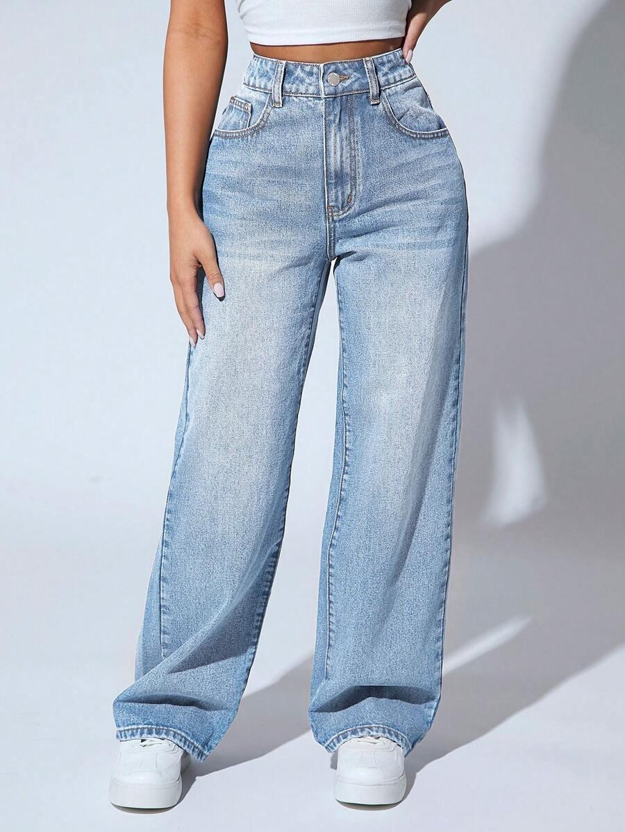 niebieskie spodnie jeans