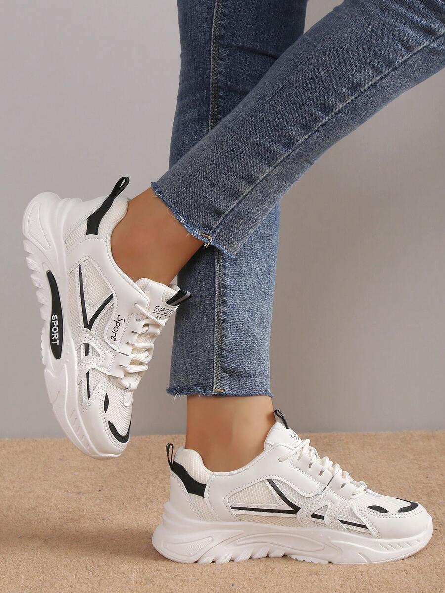 beżowe buty sportowe kontrast