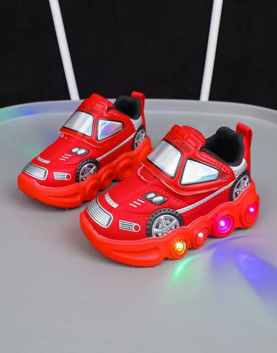 buty sportowe wzór samochód