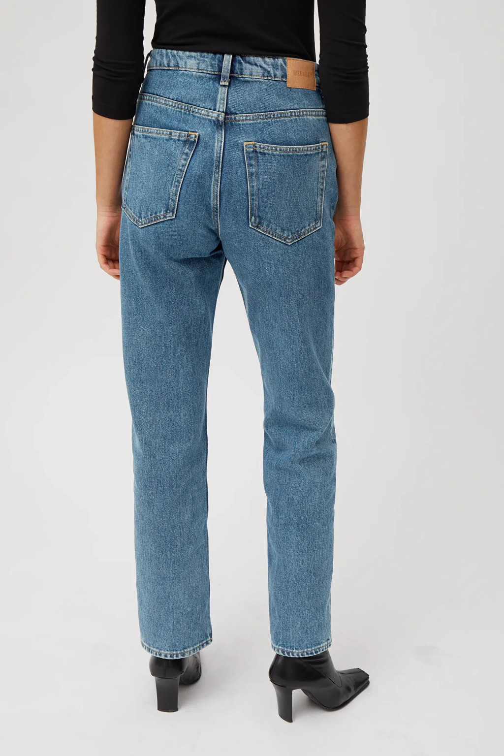 NIEBIESKIE PROSTE SPODNIE JEANS