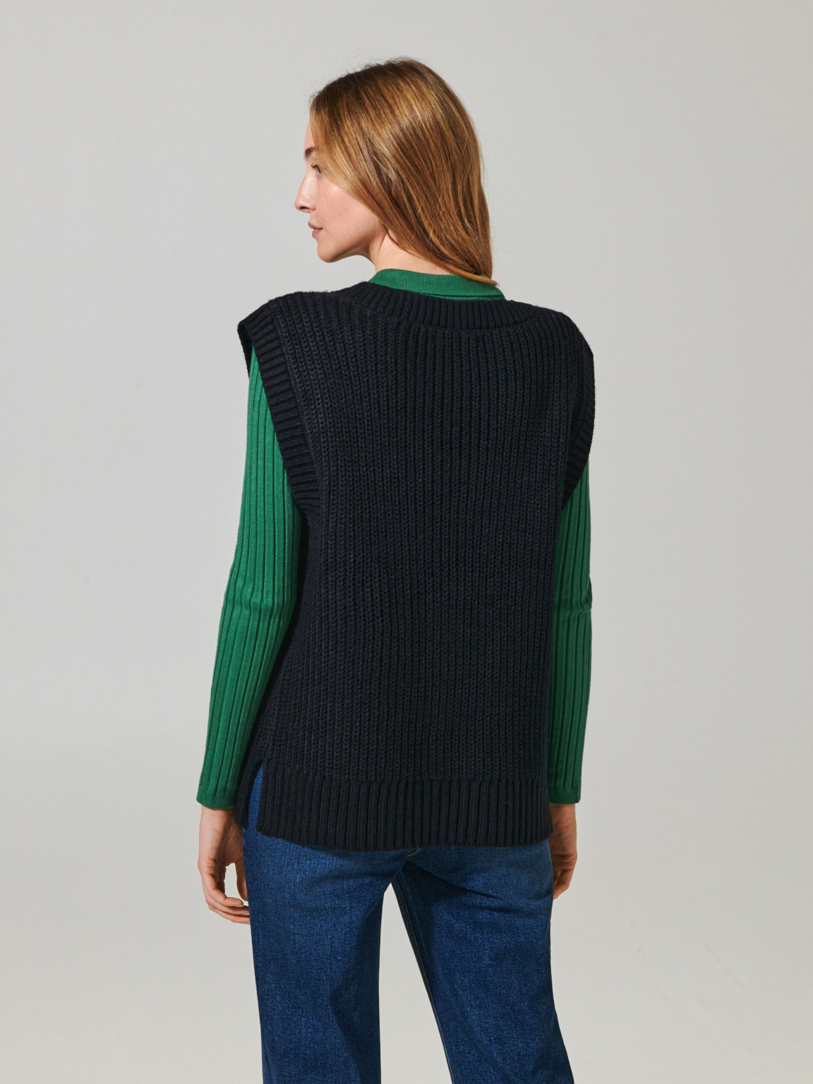 CZARNA DZIANINOWA KAMIZELKA v-neck