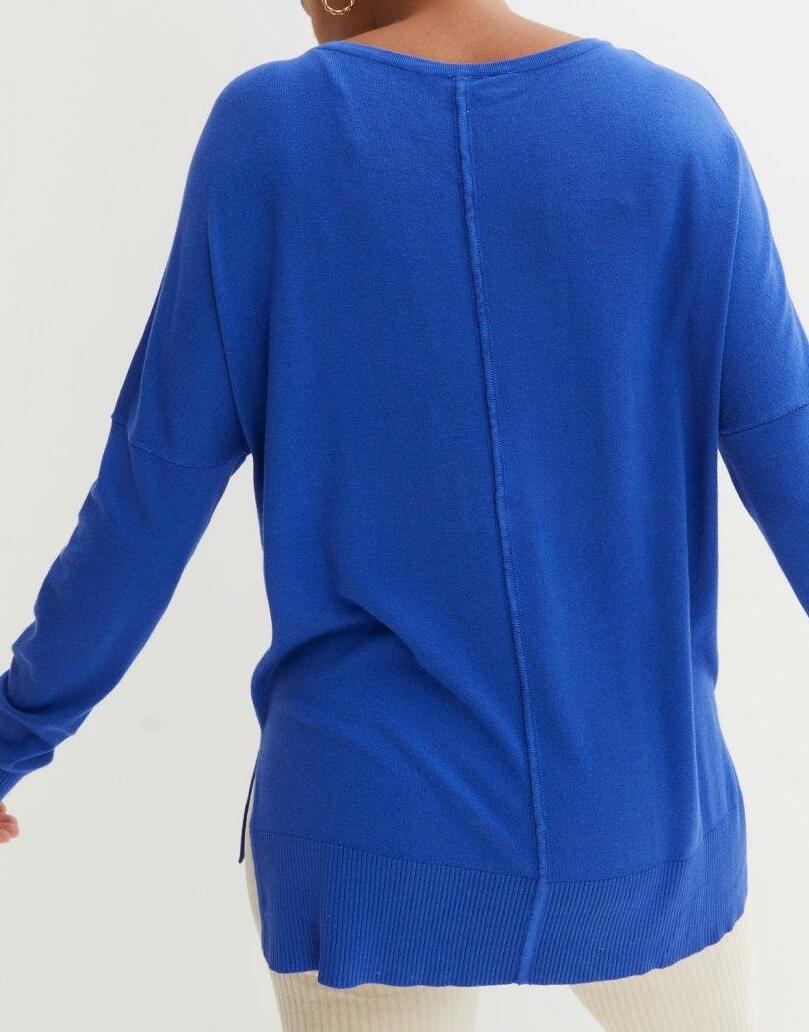 SWETER Z ROZCIĘCIAMI 