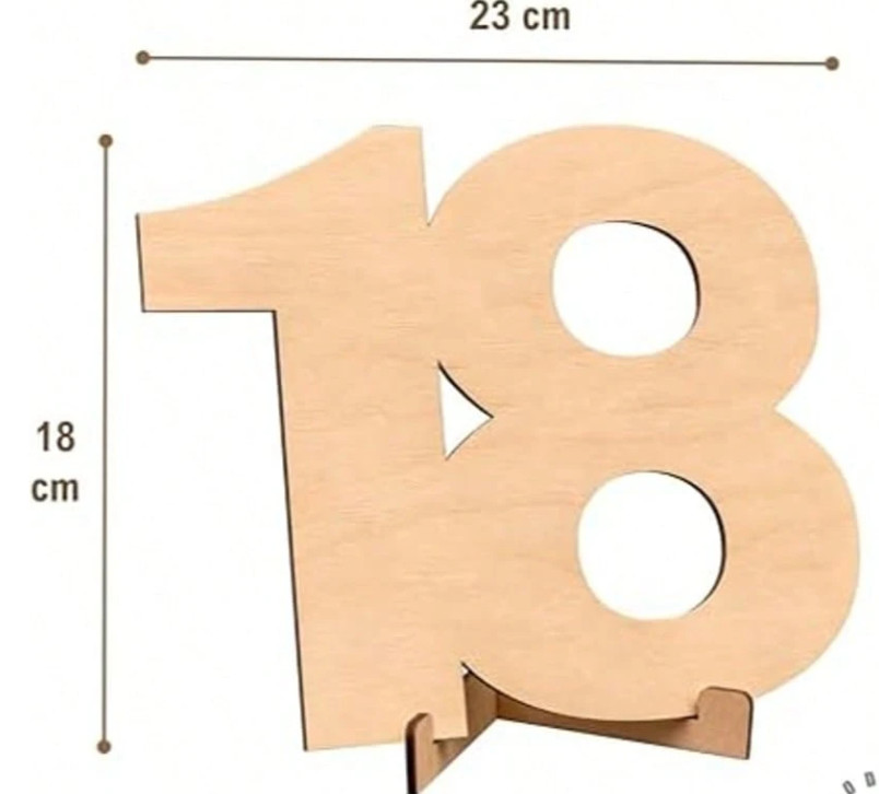 Drewniana dekoracja z liczbą 18