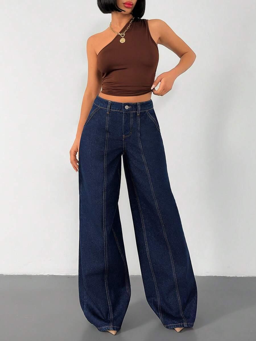 granatowe spodnie jeans