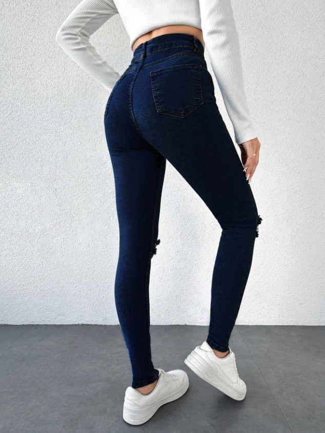 granatowe spodnie jeans rurki