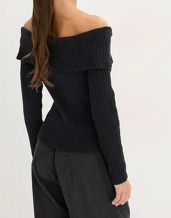 SWETER Z ODKRYTYMI RAMIONAMI