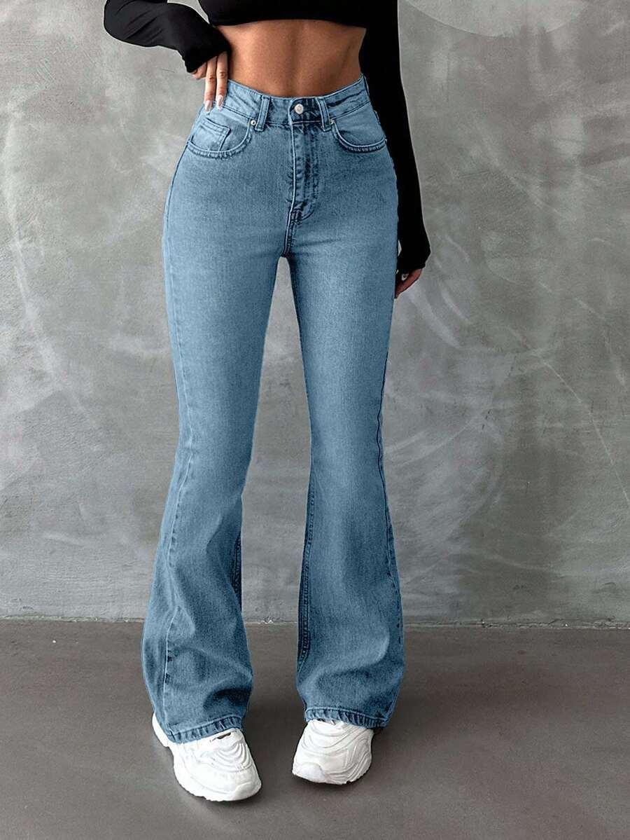 niebieskie spodnie jeans 