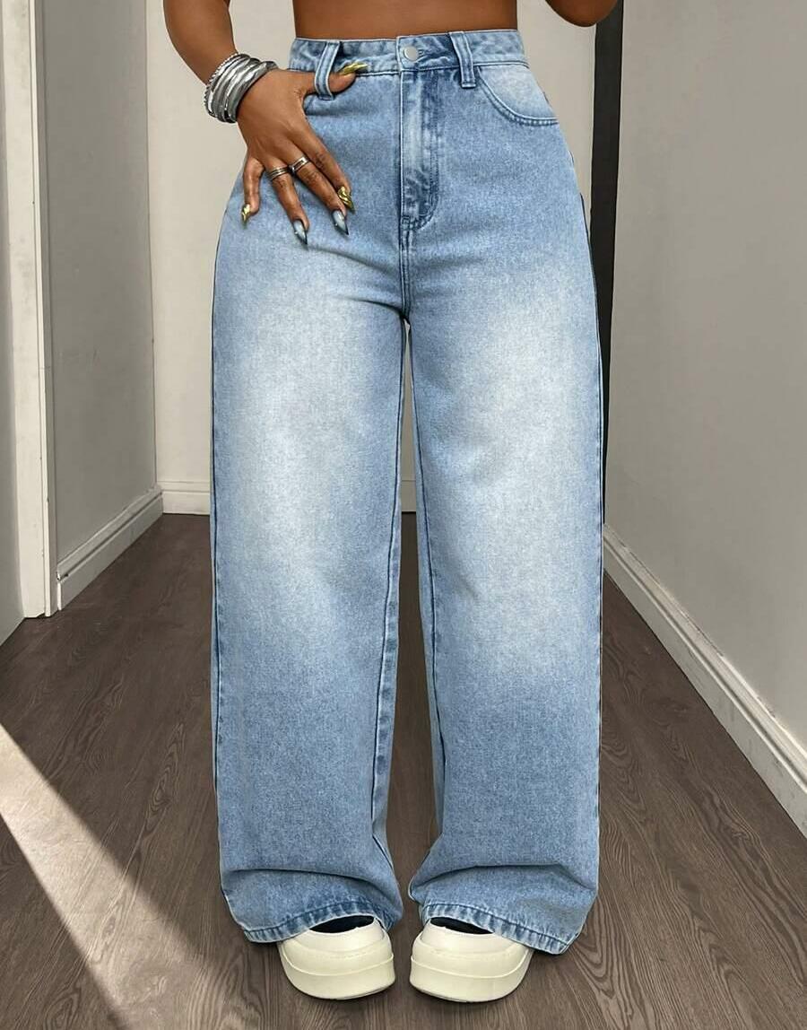 niebieskie spodnie jeansowe
