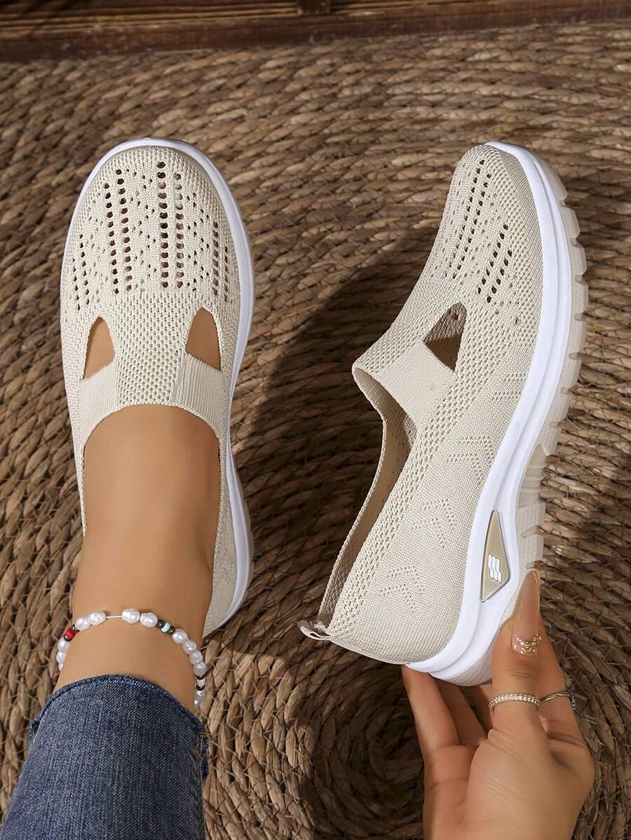 beżowe sportowe buty