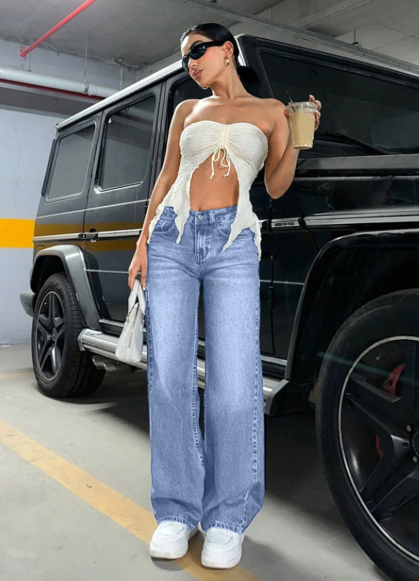 niebieskie spodnie jeans
