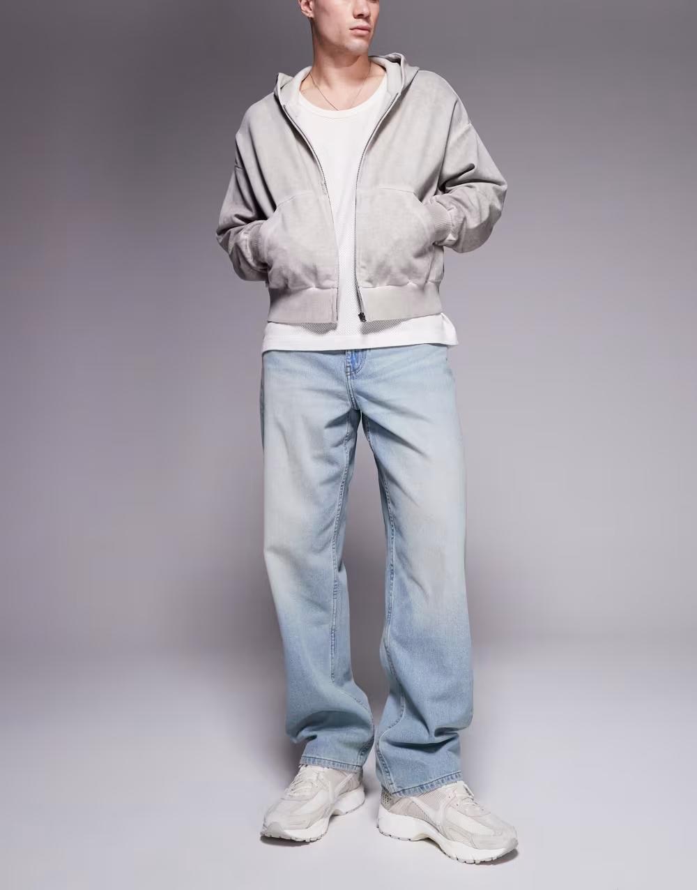niebieskie spodnie jeans zamek