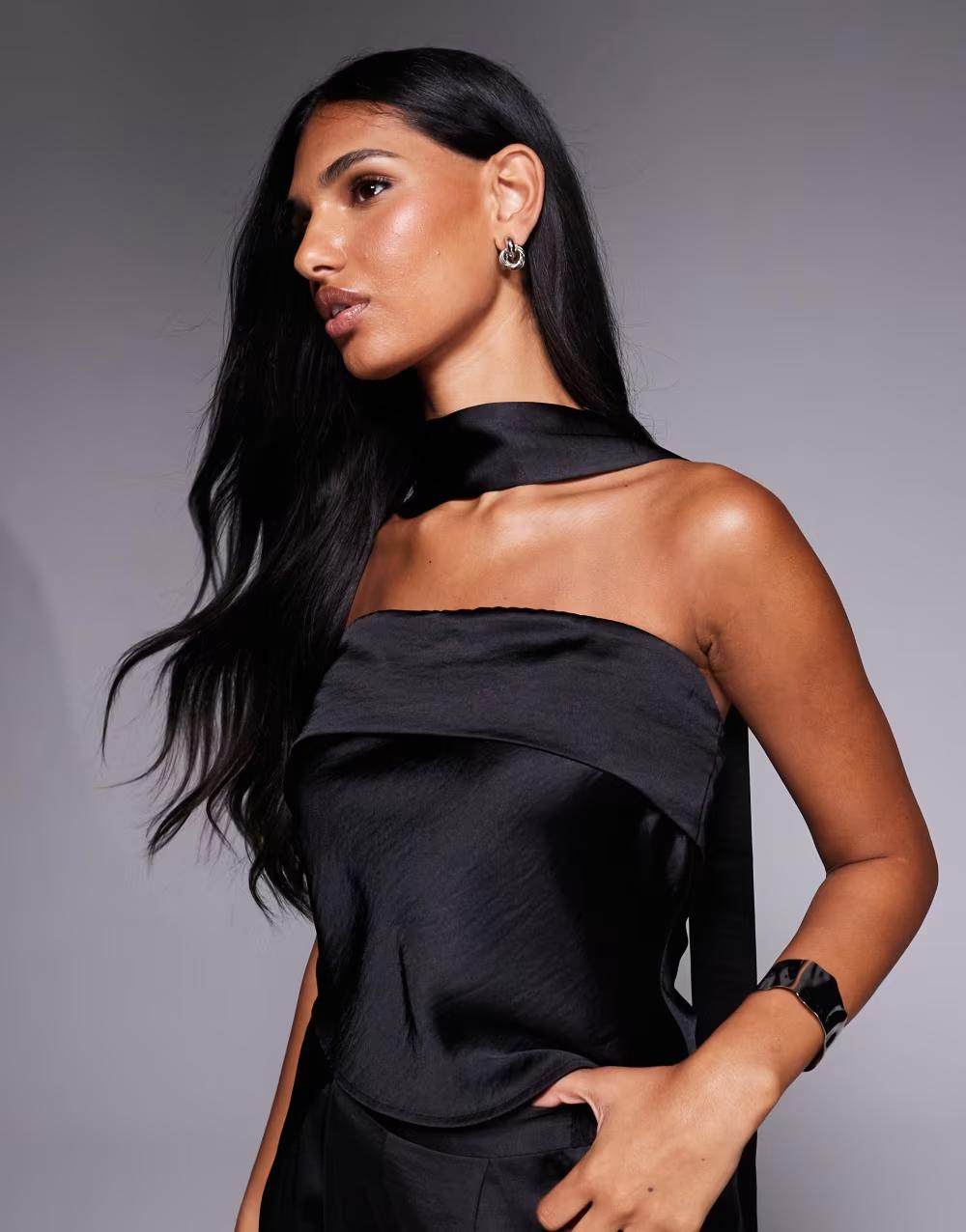 CZARNY SATYNOWY TOP