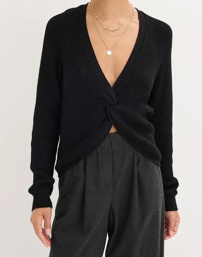 SWETER DAMSKI GŁĘBOKI DEKOLT REGULAR