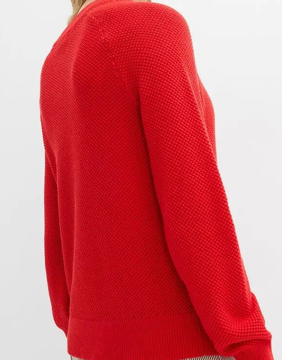 SWETER Z GUZIKAMI