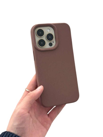 brązowe etui na telefon IPhone 15 pro