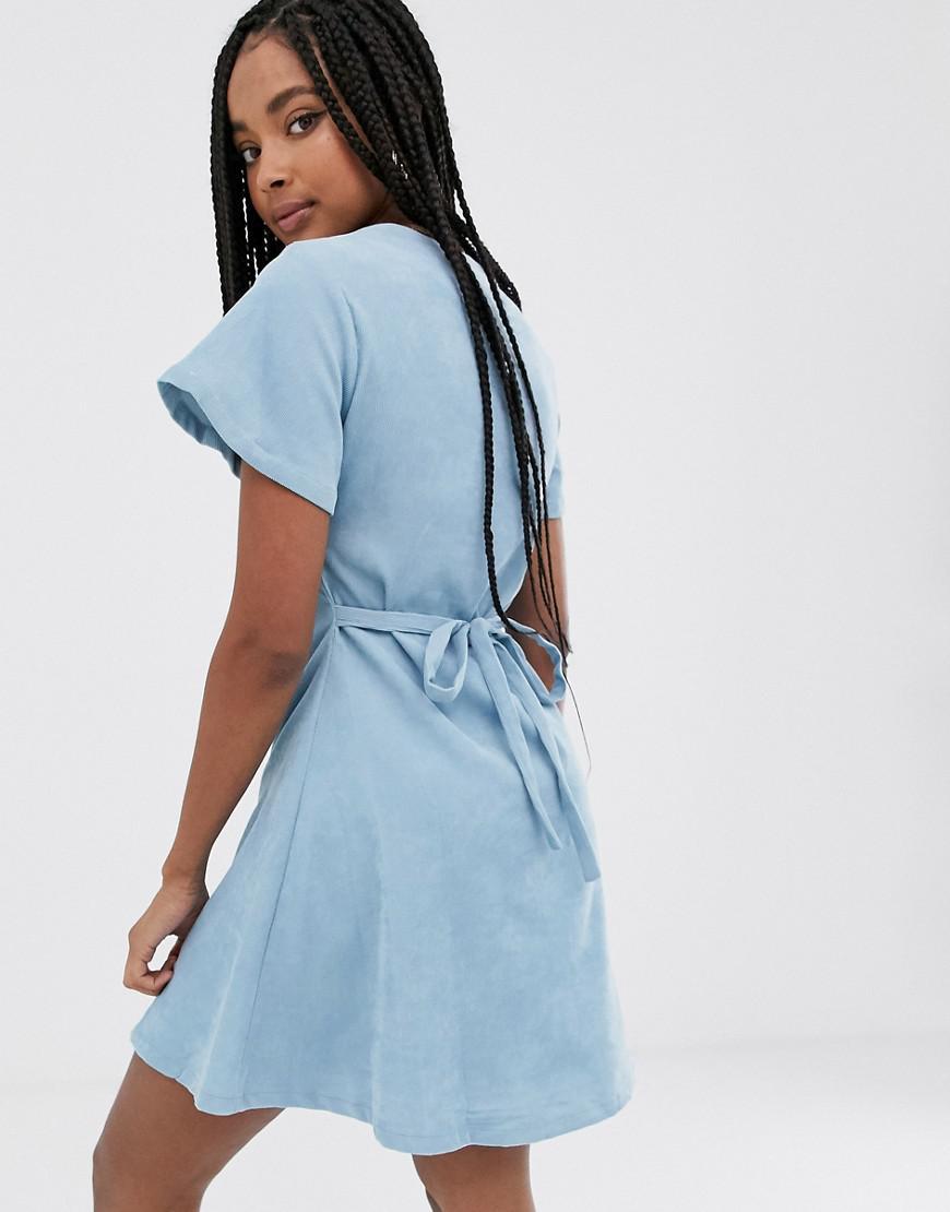NIEBIESKA SUKIENKA PRĄŻKI V NECK