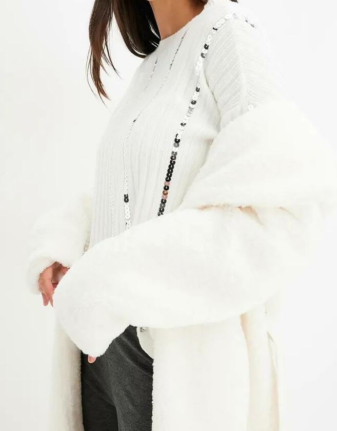 SWETER Z CEKINAMI