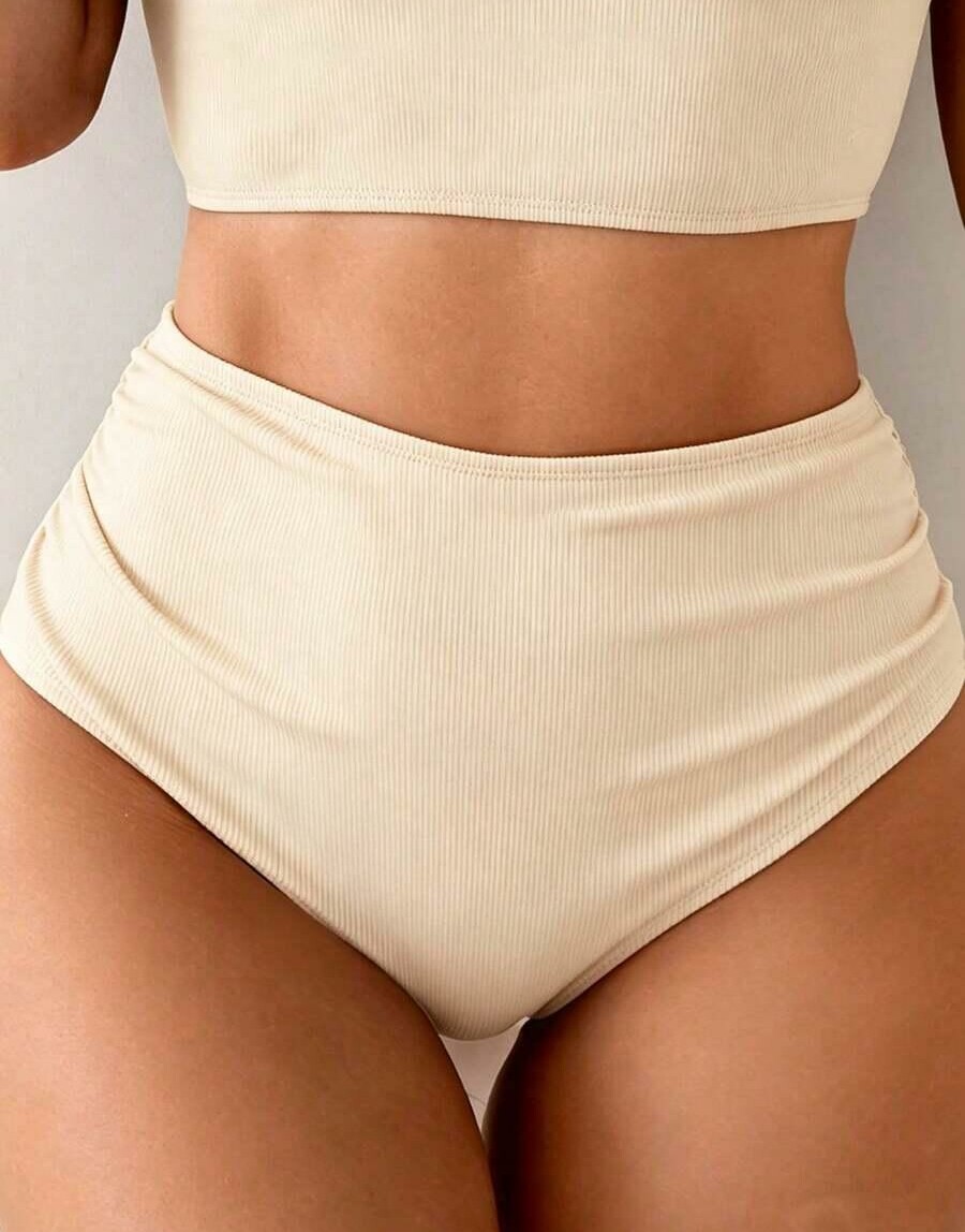kremowy dół od bikini