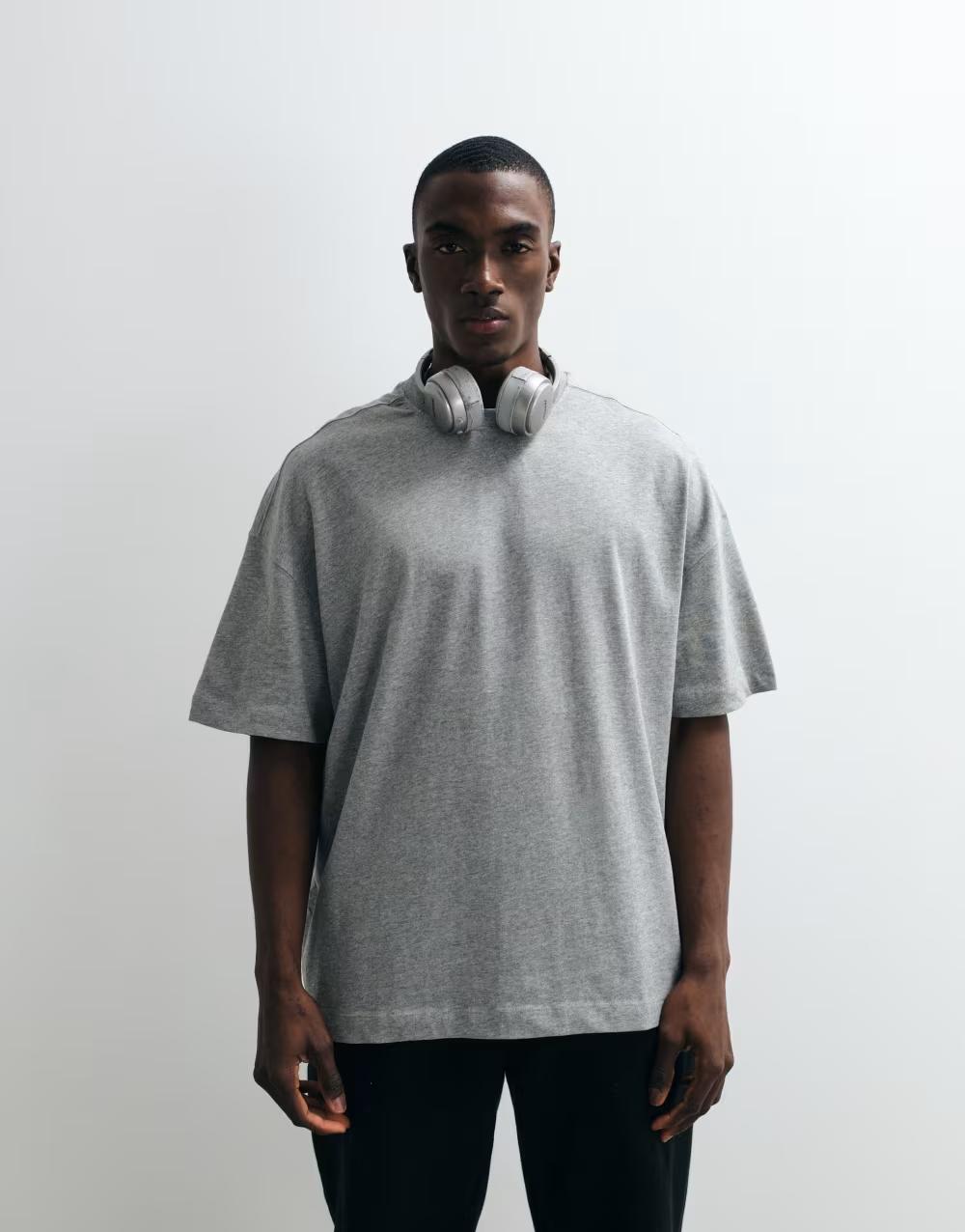 szary oversize t-shirt okrągły dekolt