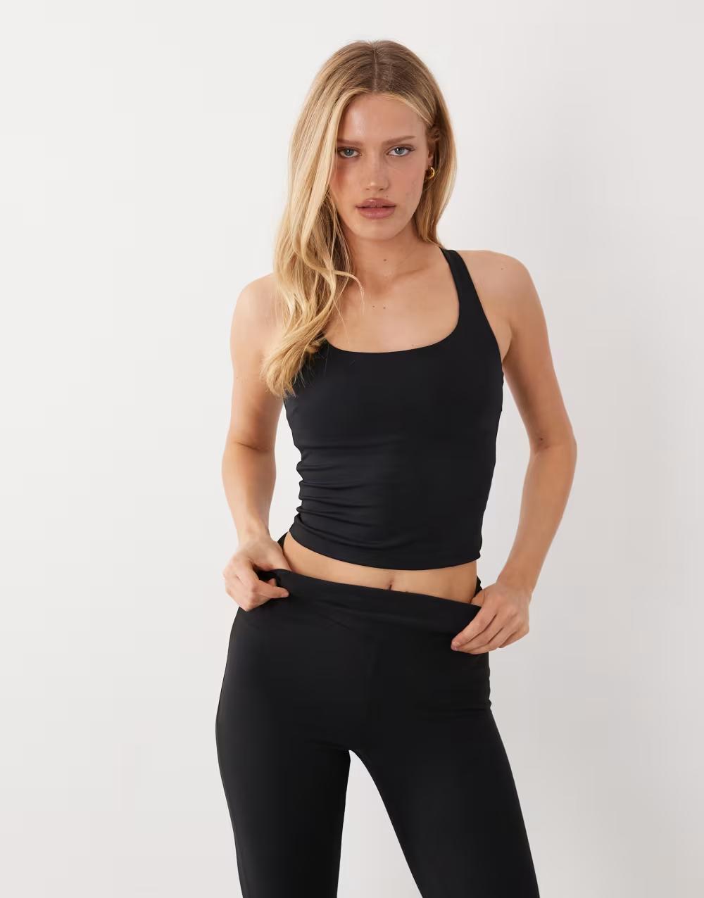 CZARNY SPORTOWY TOP